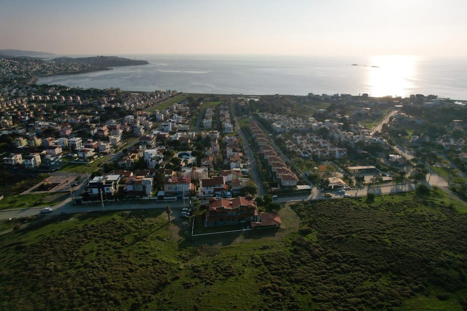 Bird's eye view, Sea view, Location
