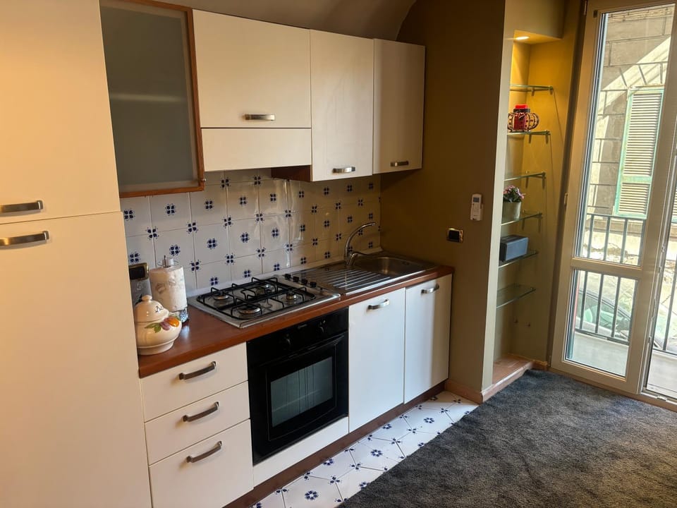 Boutique home Tarsia- A 2 minuti da piazza Dante e metro montesanto House in Naples