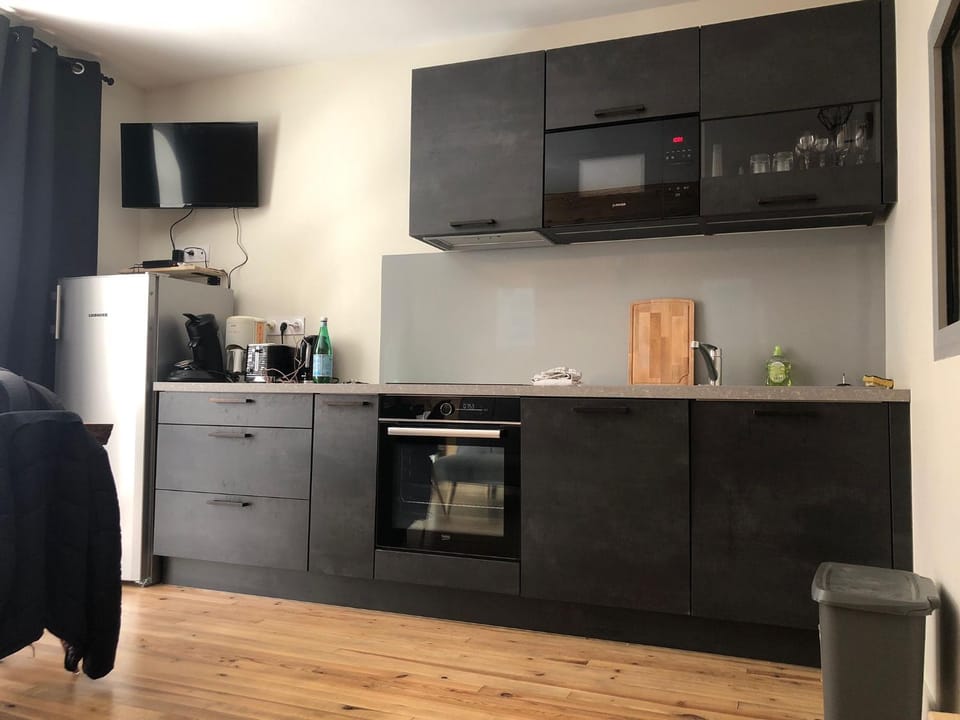 Kitchen or kitchenette, stove, kitchen