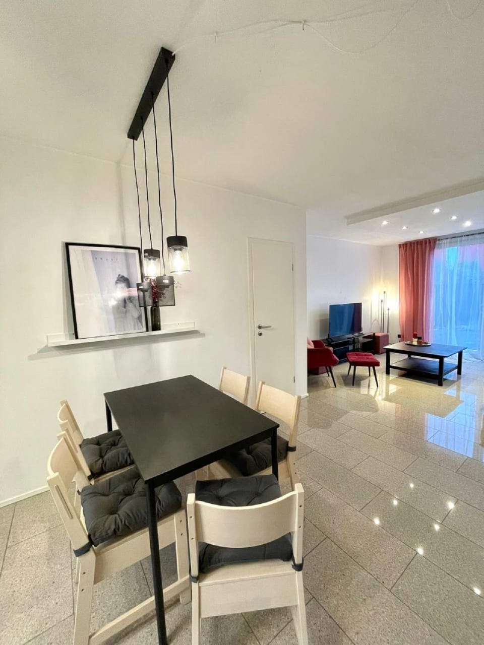 TV and multimedia, Living room, Seating area, Dining area