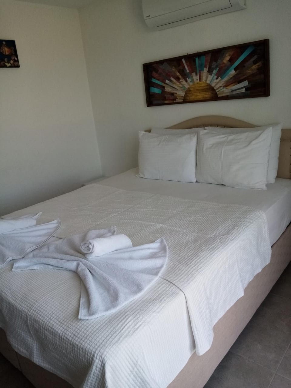 Bed, Bedroom, air conditioner