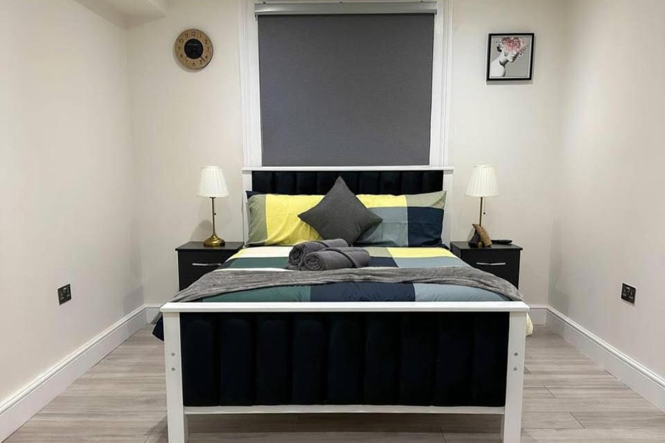 Studio - Sleeps 2 - Short Walk to Station Apartment in London Borough of Ealing