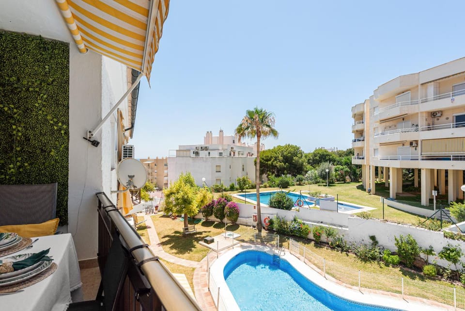 Soleado y luminoso a 3 minutos de la playa-Carihuela Apartment in Torremolinos
