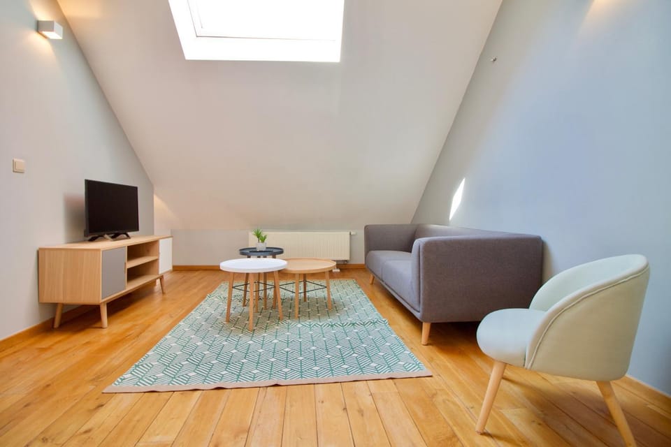 Communal lounge/ TV room, TV and multimedia, Living room, Seating area, Evening entertainment