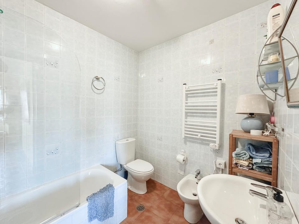 Shower, Toilet, Bathroom, Bath, bidet, towels