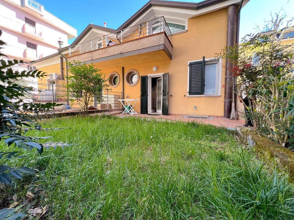 Property building, Day, Garden, Garden view