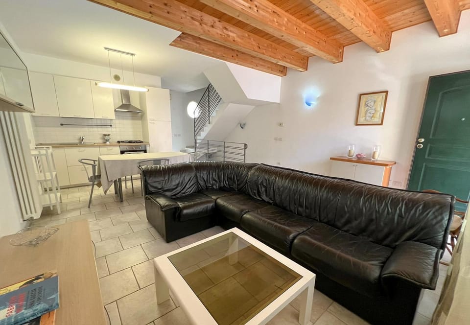 Kitchen or kitchenette, Living room, Seating area, Dining area, stove