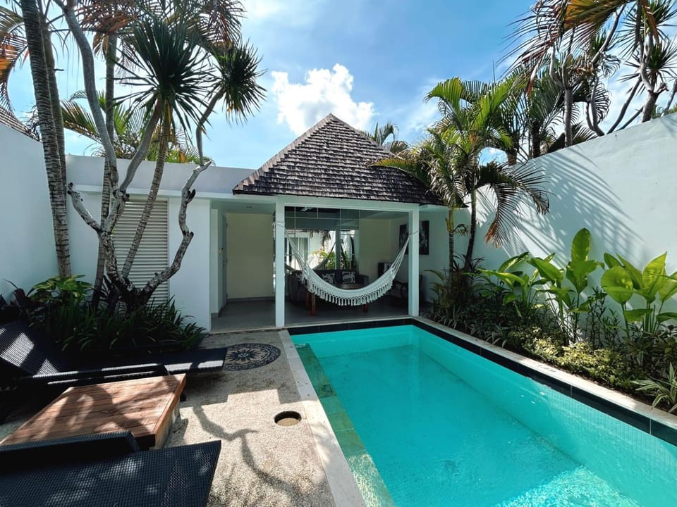 Property building, Swimming pool