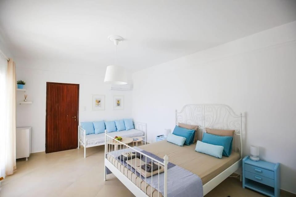 The cozy nest:) House in Decentralized Administration of the Aegean