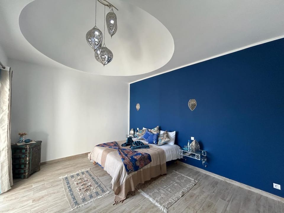 Photo of the whole room, Bedroom