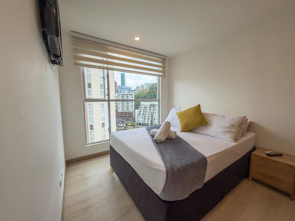Bed, TV and multimedia, Photo of the whole room, Bedroom, towels