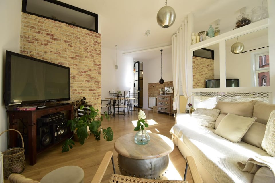 Communal lounge/ TV room, TV and multimedia, Living room, Seating area, Evening entertainment
