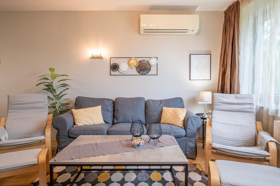 Living room, Seating area, air conditioner