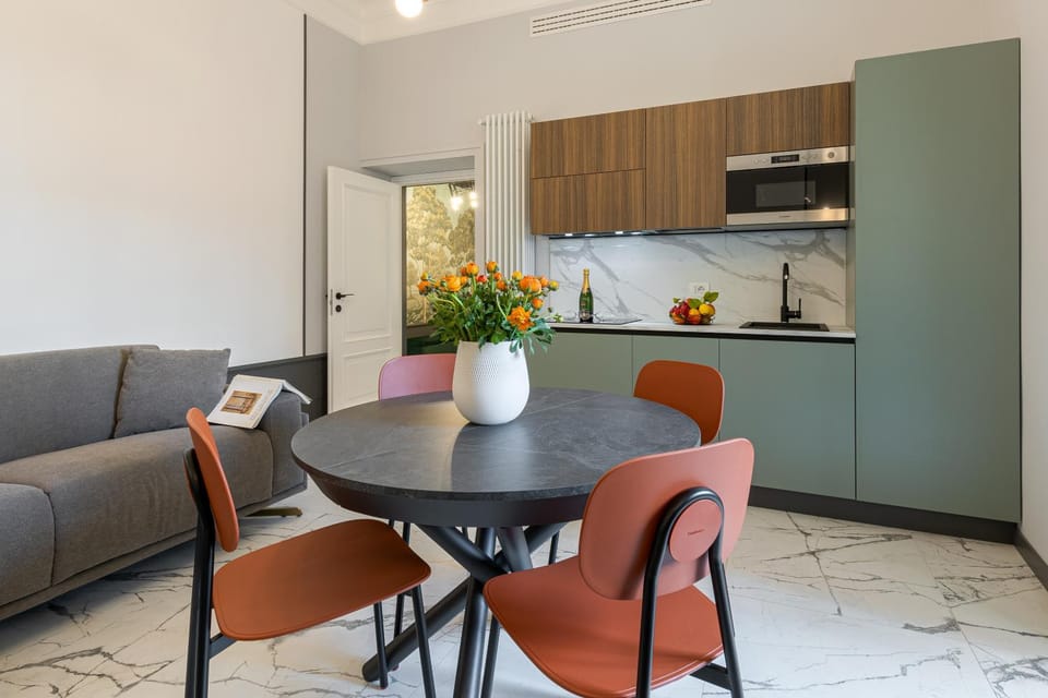 Kitchen or kitchenette, Living room, Seating area, Dining area, stove