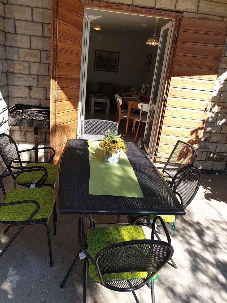 Summer, Dining area