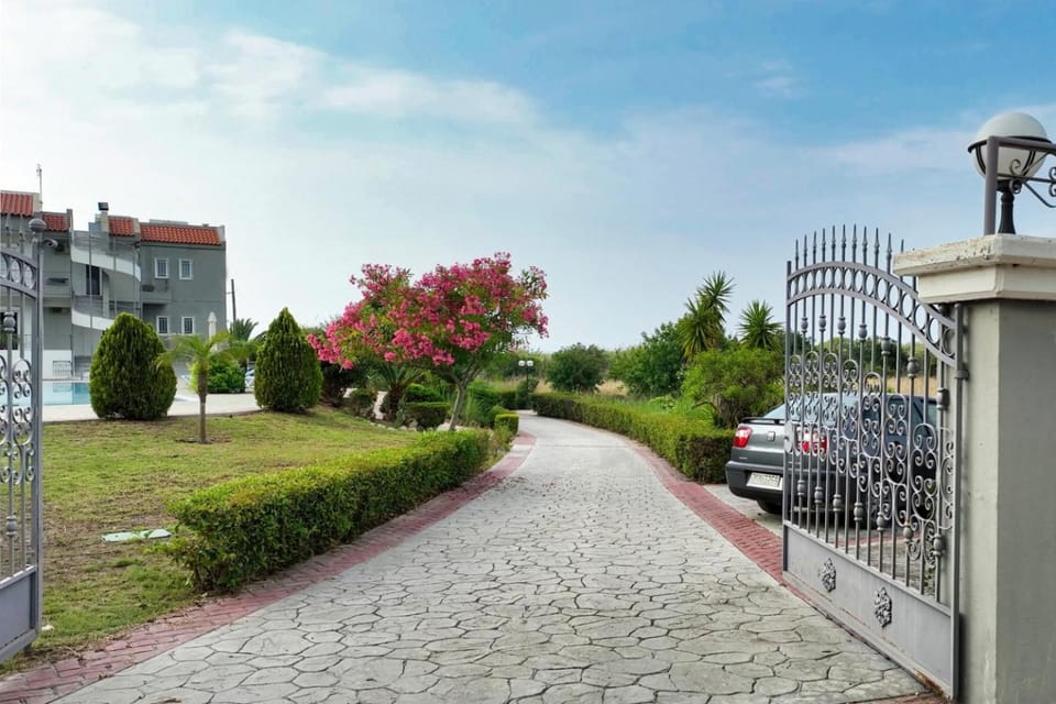 Day, Natural landscape, Garden, Garden view, Parking