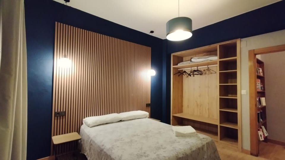 Segundo Antolín Yellow Door Apartment in Ponferrada