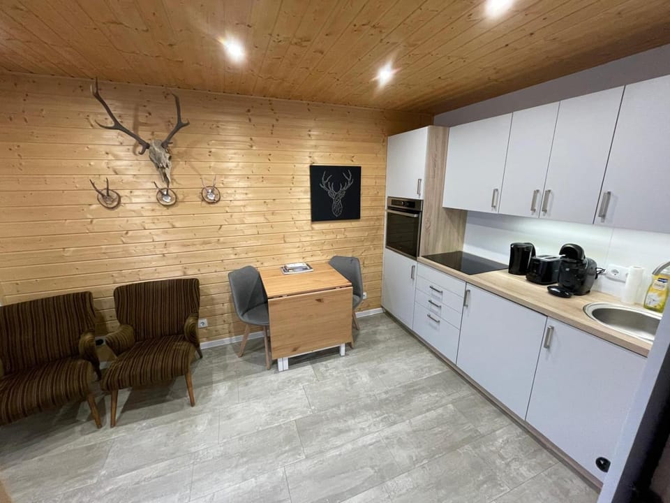 Dining area, kitchen