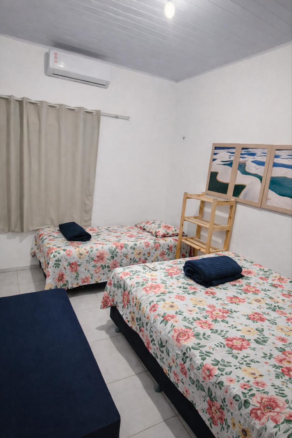Bed, Photo of the whole room, Bedroom, air conditioner