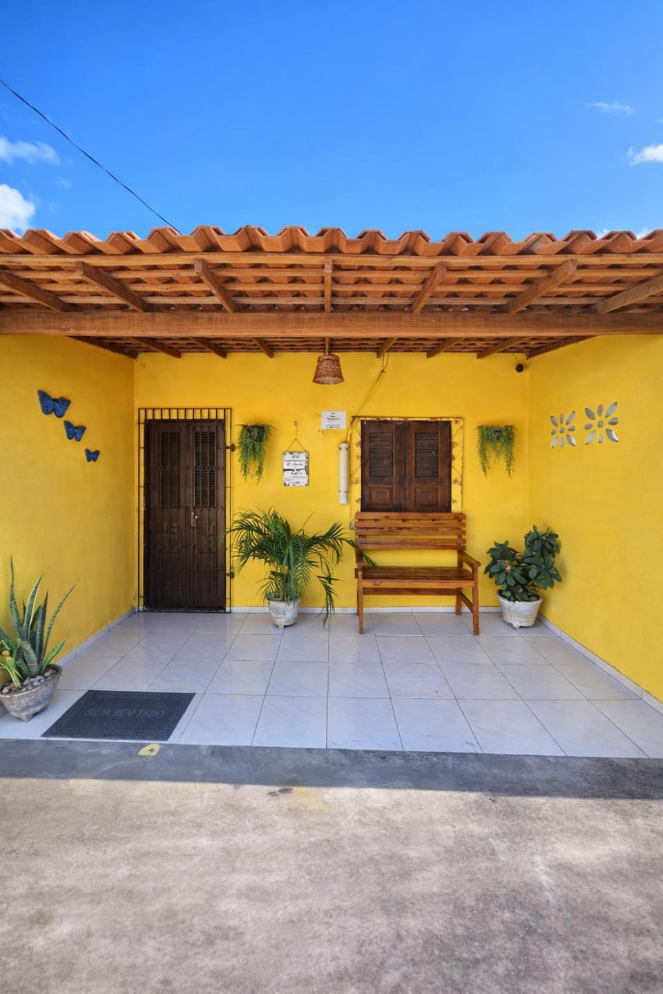 Property building, Facade/entrance, Day