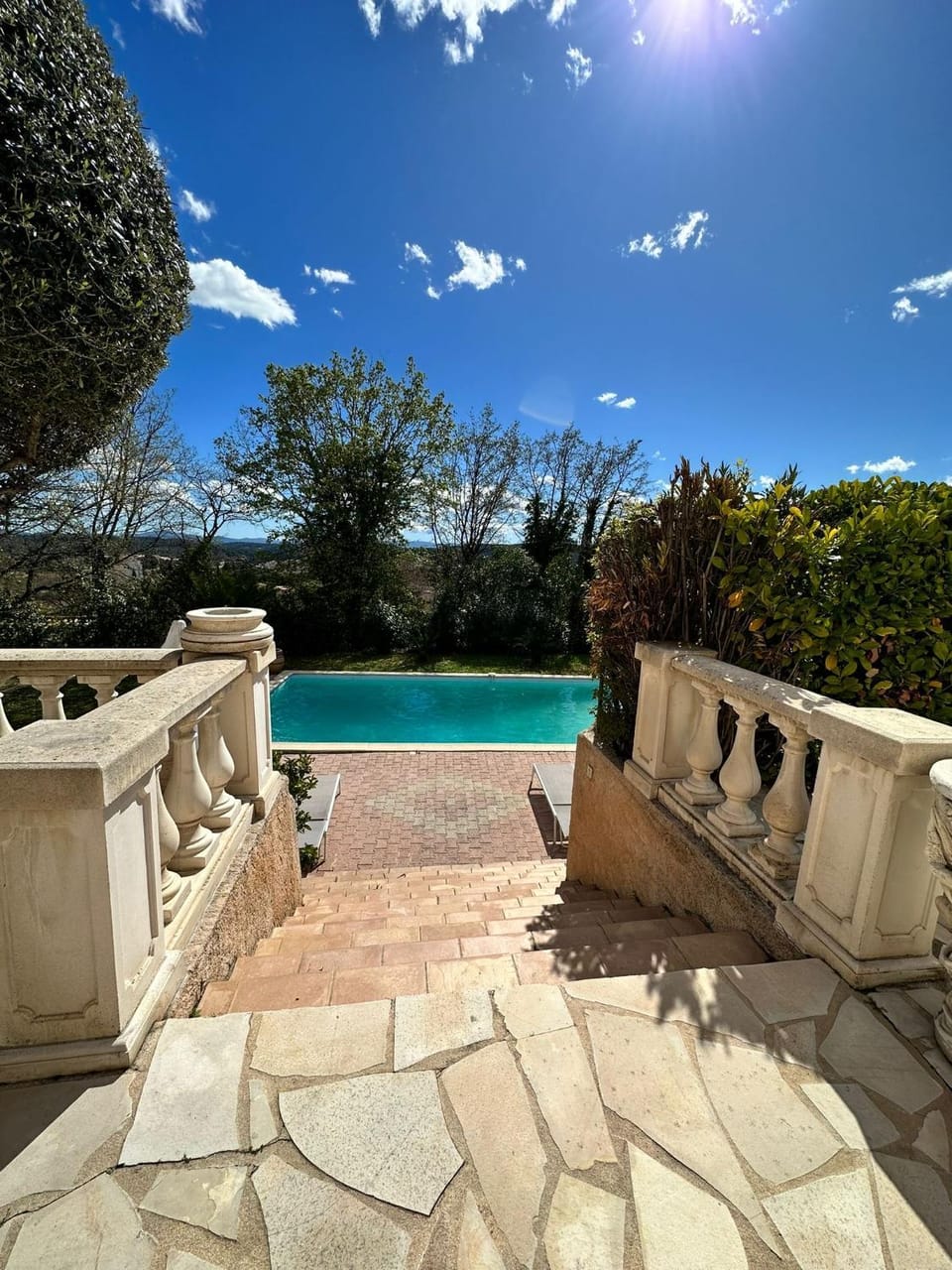 Rez de villa , beau jardin avec piscine House in French Riviera