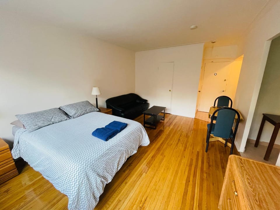 Bed, Living room, Seating area, Bedroom
