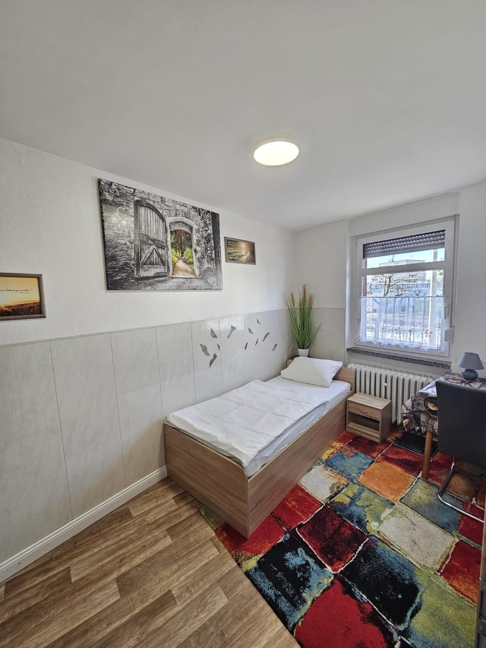 Photo of the whole room, Bedroom