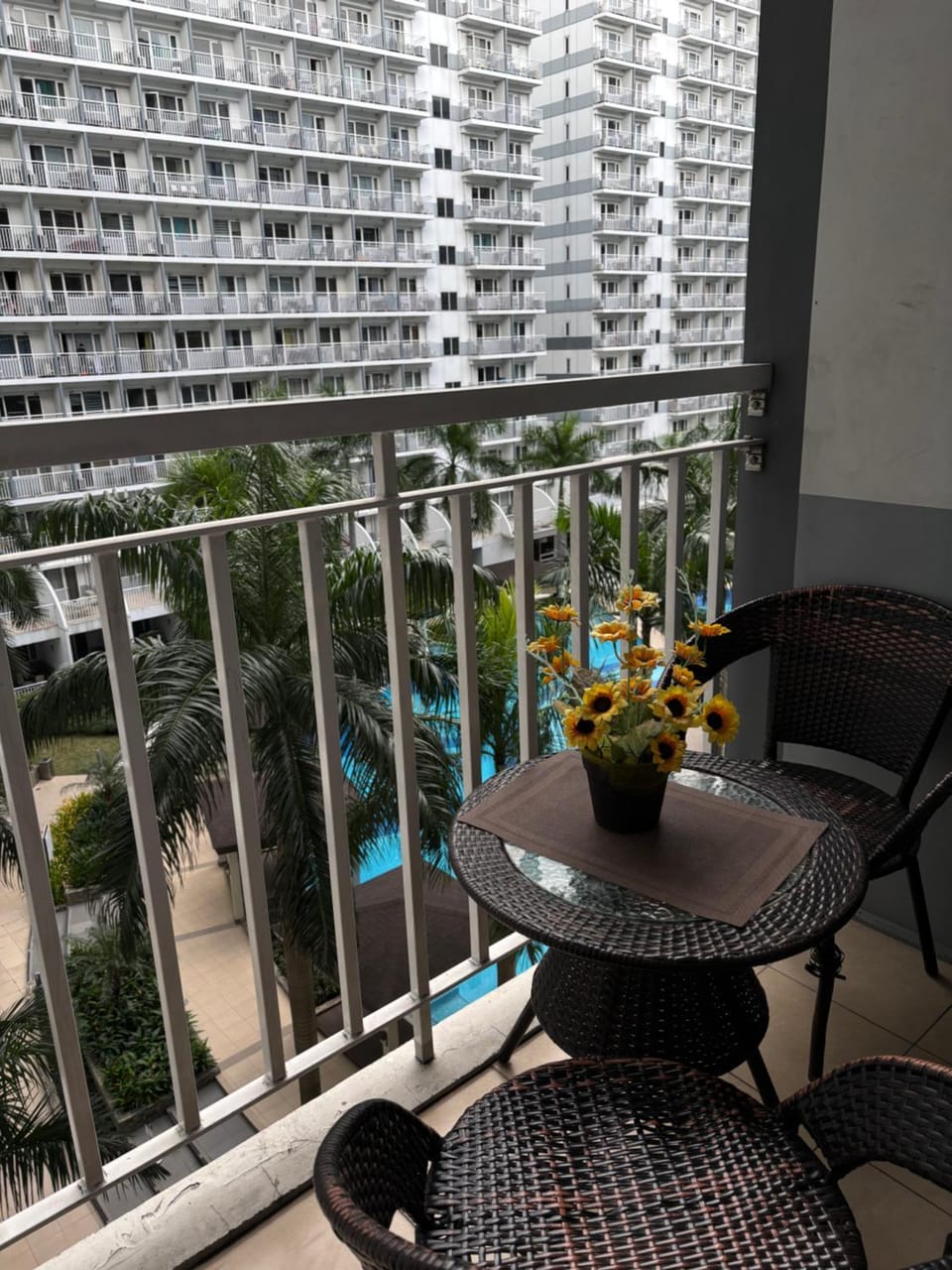 JAL's Cozy Haven Apartment in Pasay