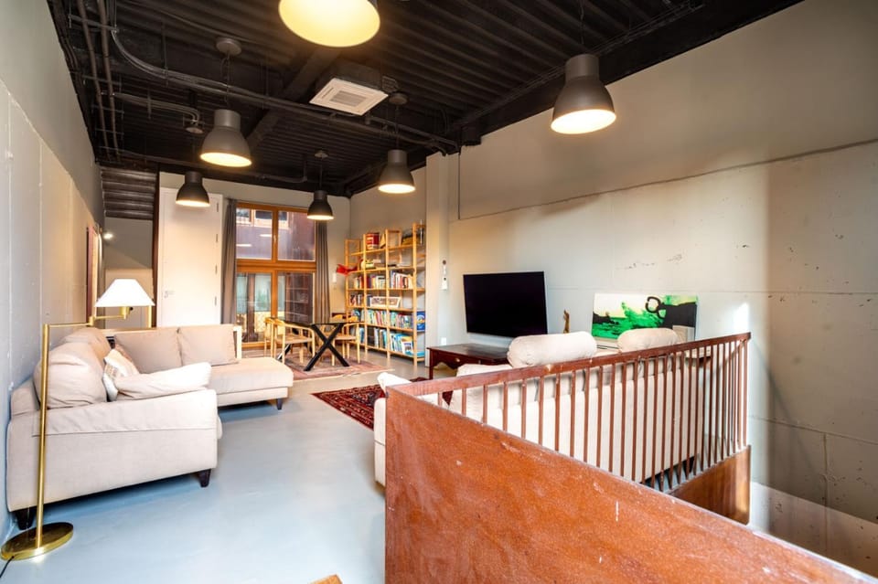 TV and multimedia, Living room, Seating area, Evening entertainment