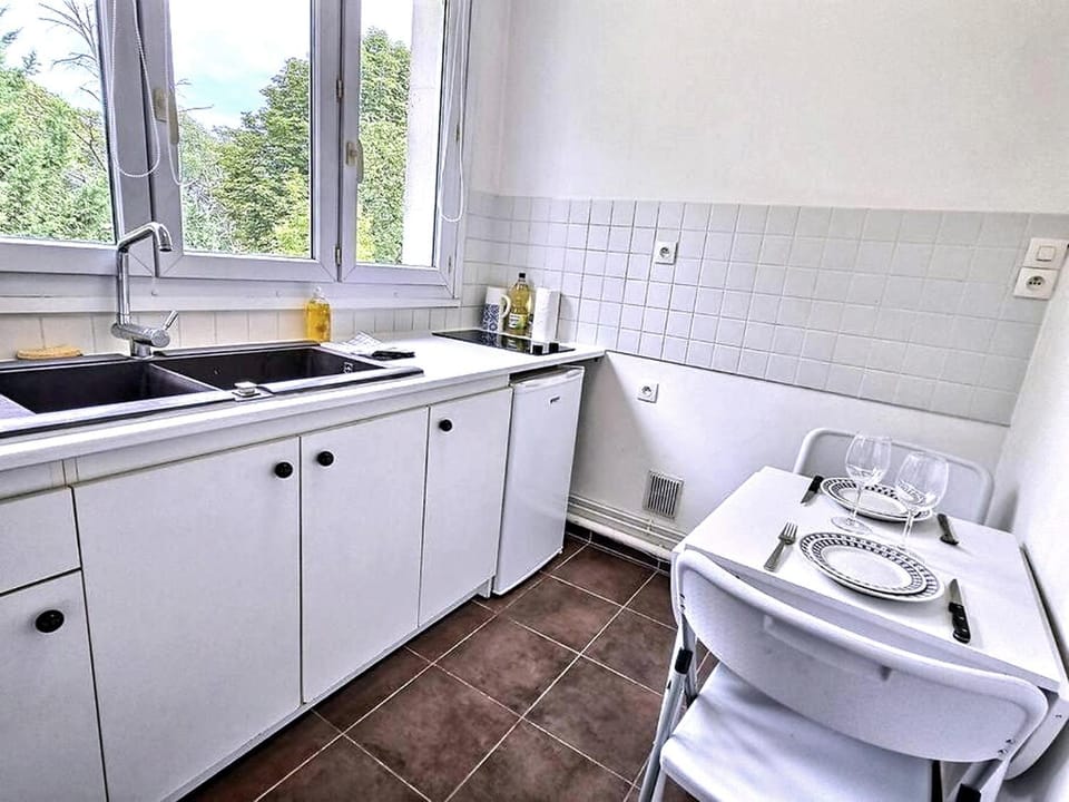 Kitchen or kitchenette, stove