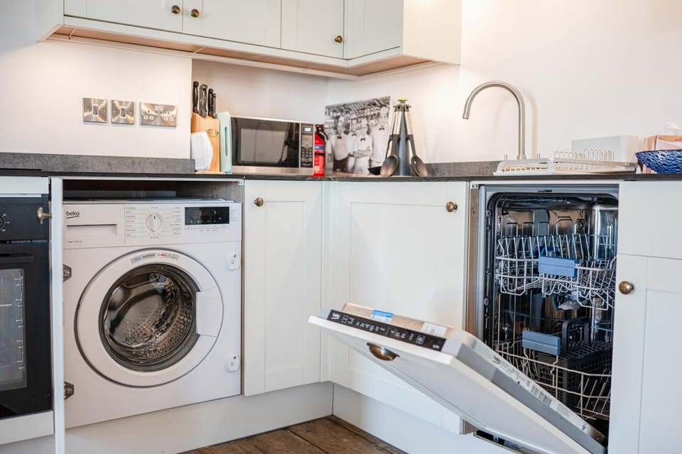 Kitchen or kitchenette, dishwasher, oven, stove, washing machine