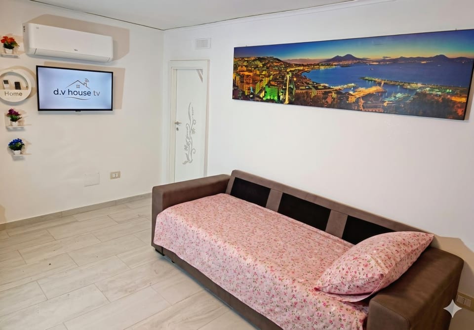 Bed, TV and multimedia, Photo of the whole room, Bedroom, air conditioner