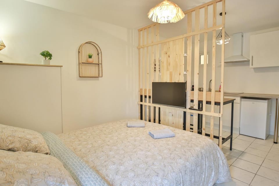 Bed, TV and multimedia