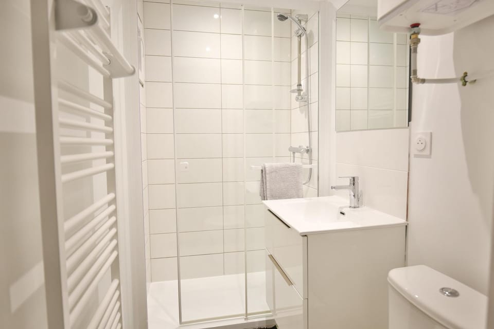 Shower, Toilet, Bathroom