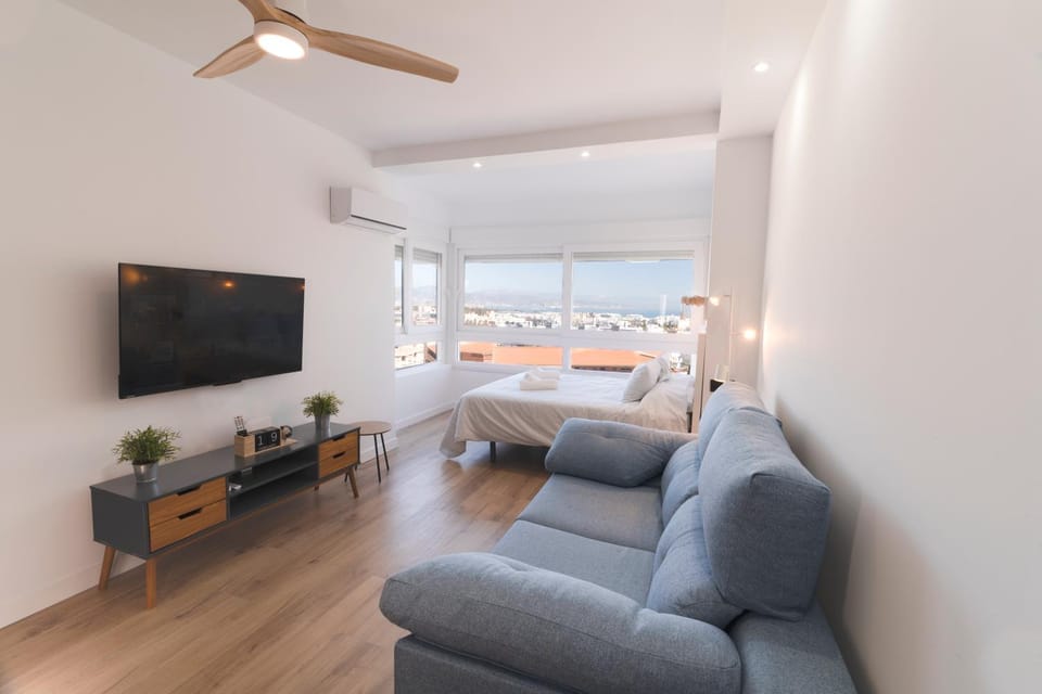 Communal lounge/ TV room, TV and multimedia, Seating area, Dining area, fireplace