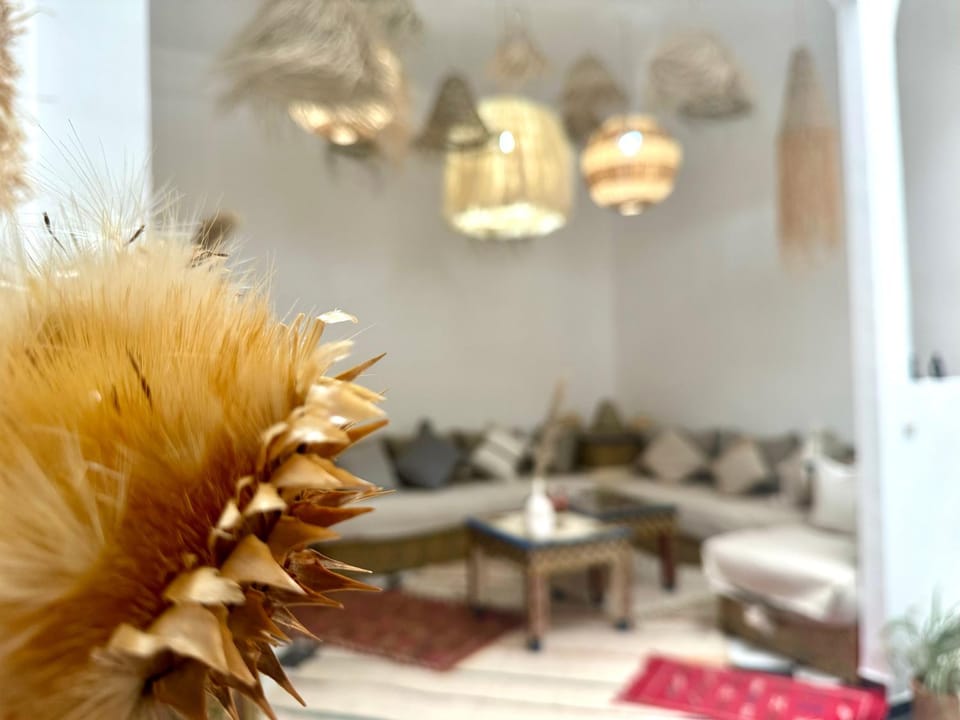 Property building, Living room, Decorative detail, Seating area