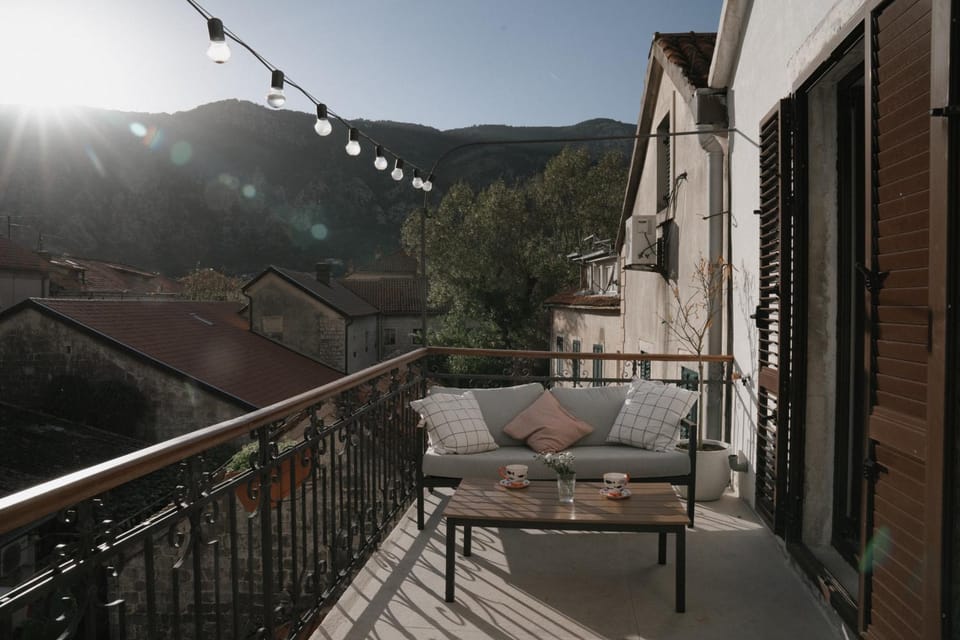 Property building, Balcony/Terrace, Seating area