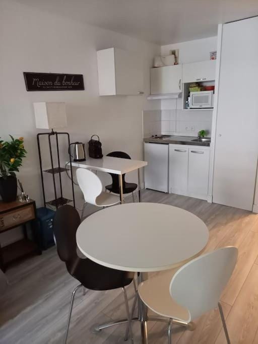 Bottero-Joli Studio avec terrasse 5 mins de la mer Apartment in Nice