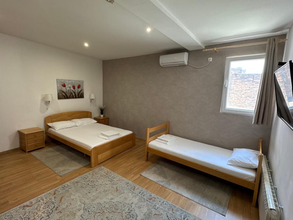 Apartments and Rooms L E F T RIVER Belgrade Bed and Breakfast in Belgrade