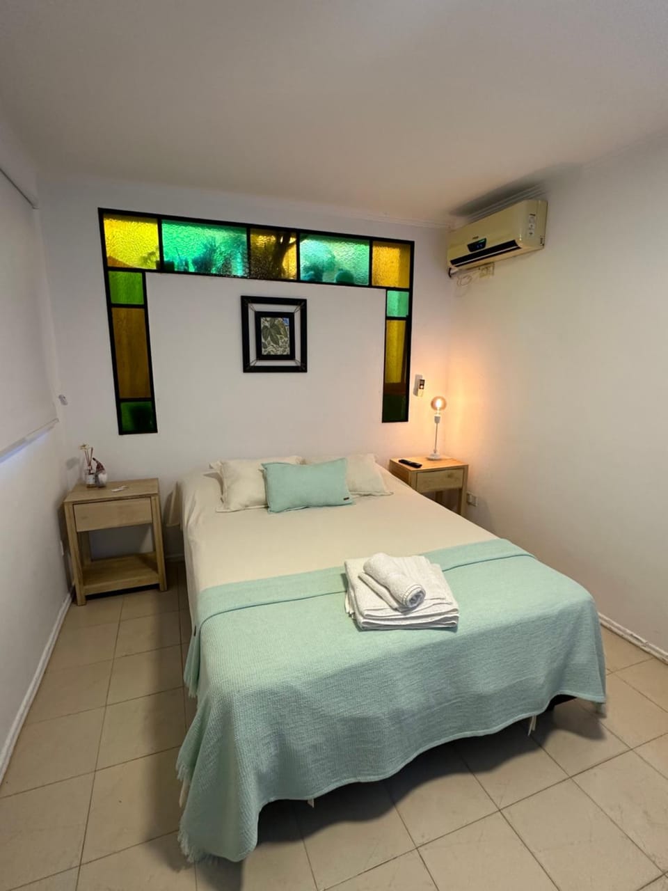 Bed, Photo of the whole room, air conditioner