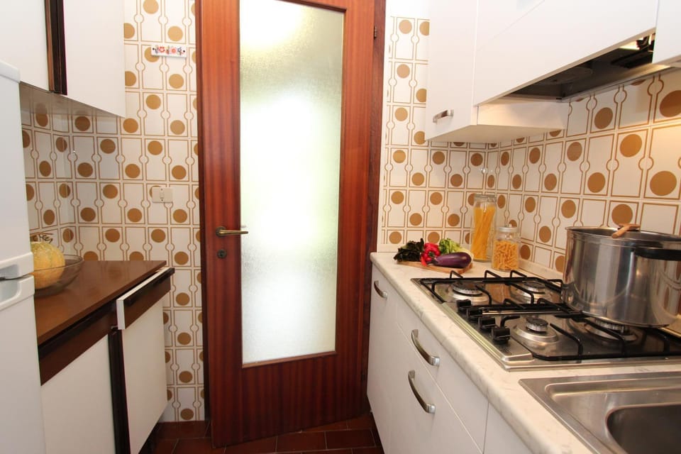 Kitchen or kitchenette, Dining area, stove, kitchen