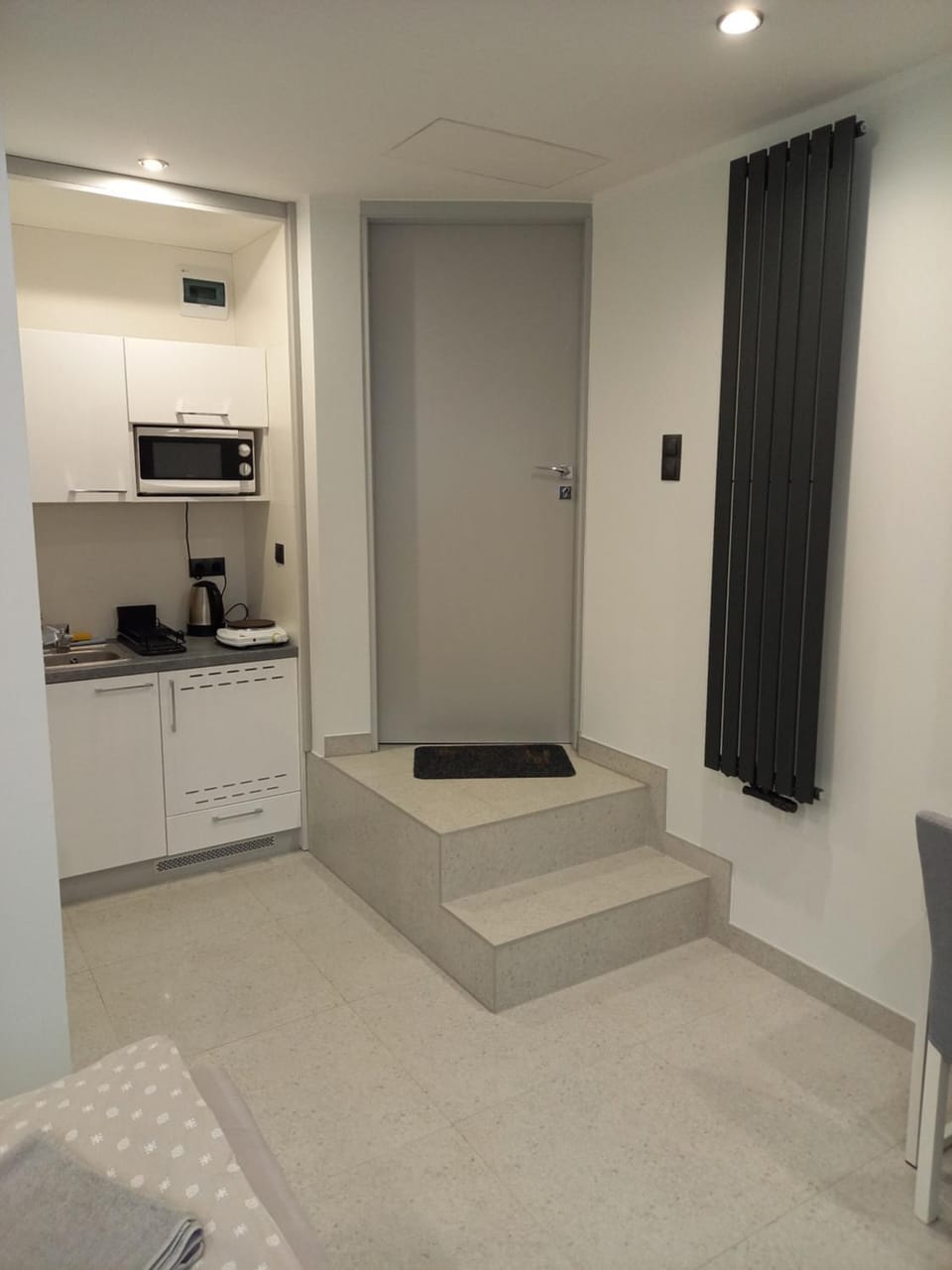 Kitchen or kitchenette, minibar