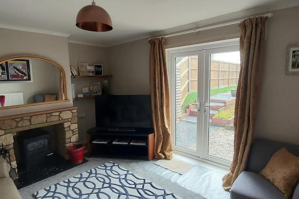 TV and multimedia, Living room, flat iron