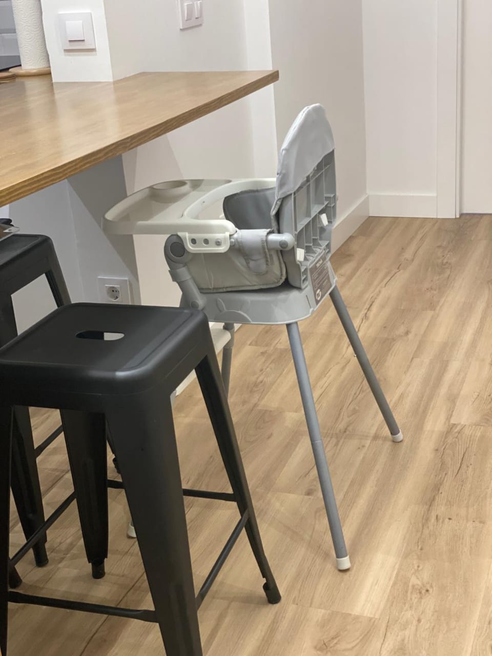 Kitchen or kitchenette, young children