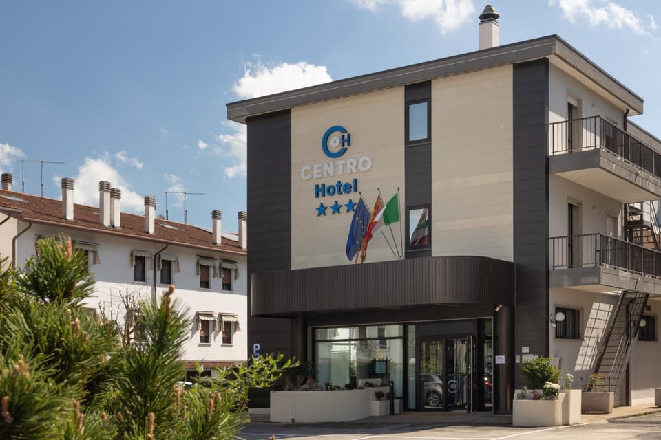 Property building, Facade/entrance