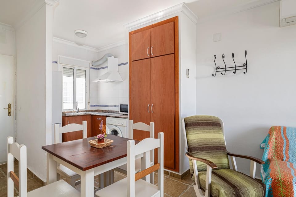 Kitchen or kitchenette, Dining area, kitchen
