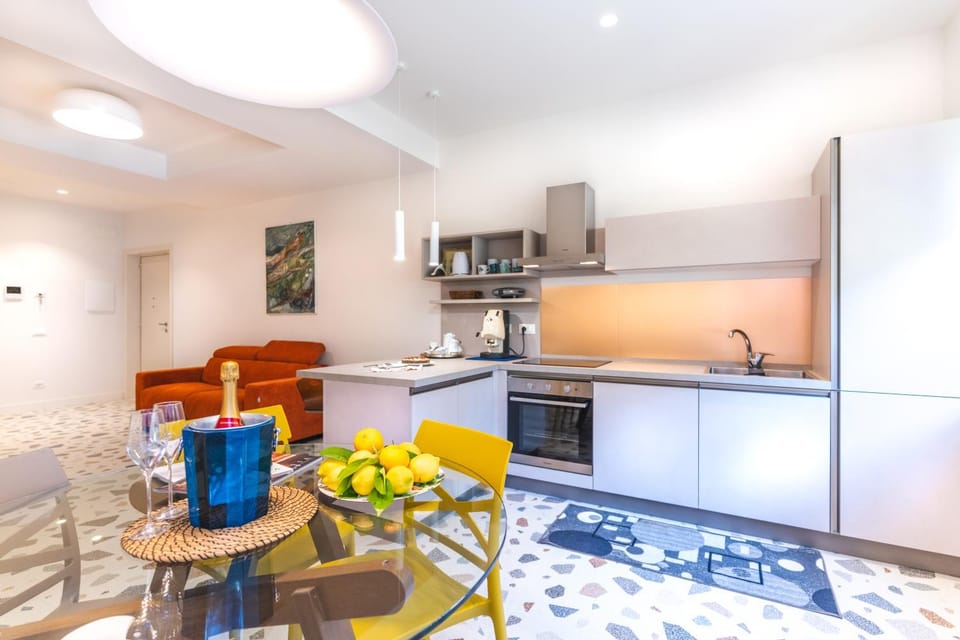 Kitchen or kitchenette, Lounge or bar, stove, stove