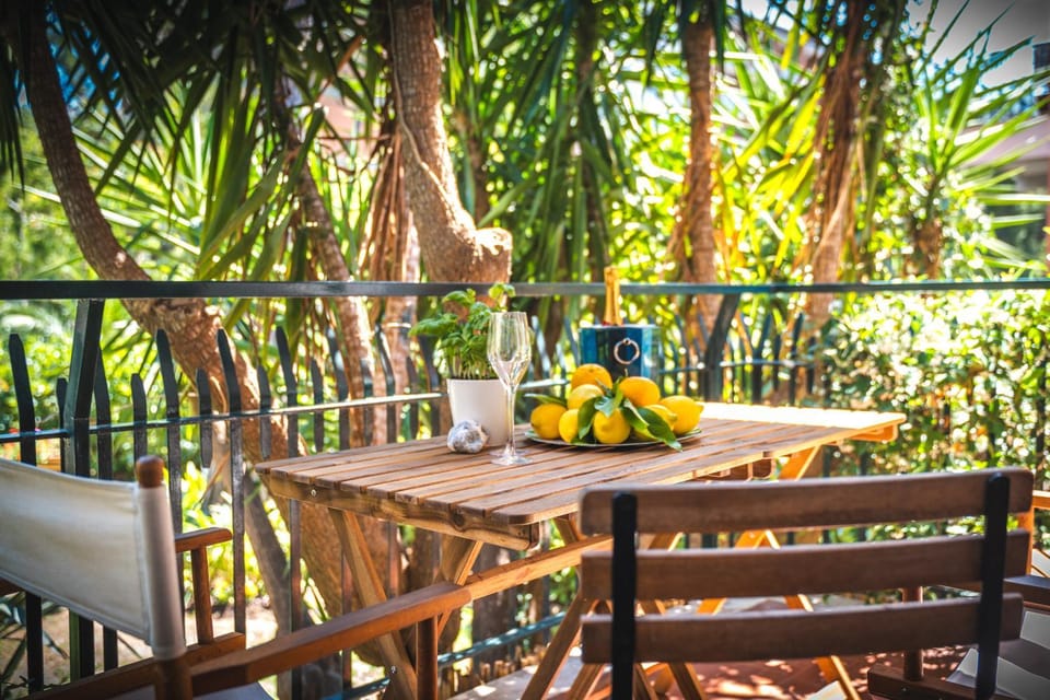 Restaurant/places to eat, Balcony/Terrace, Balcony/Terrace, Breakfast