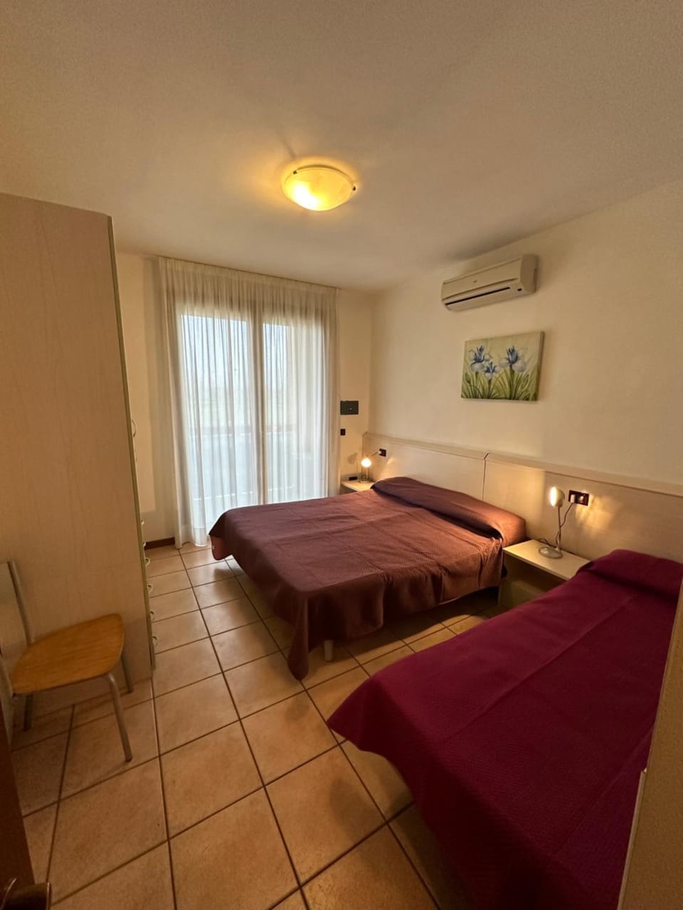 Bed, Photo of the whole room