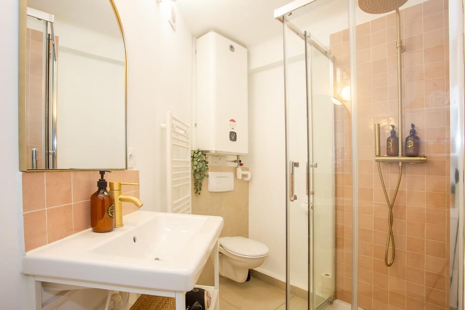 Shower, Bathroom
